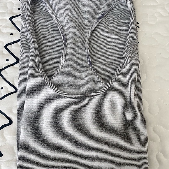 Lululemon tank - Picture 3 of 6
